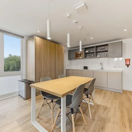 Brand New Student Only Ensuite In Leeds * Elland