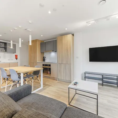 Brand New Student Only Ensuite In Holiday home *