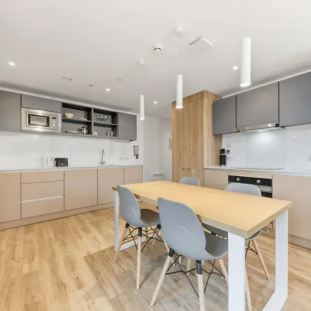 펜션 Brand New Student Only Ensuite In