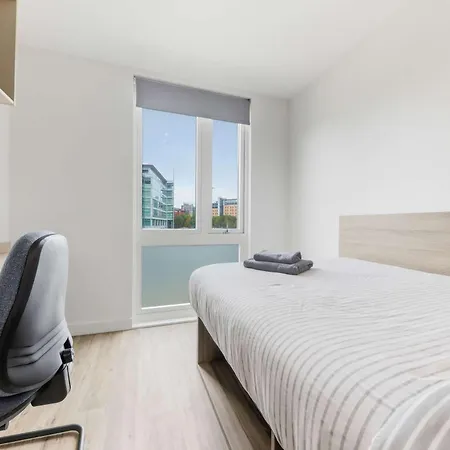 Brand New Student Only Ensuite In Leeds Elland