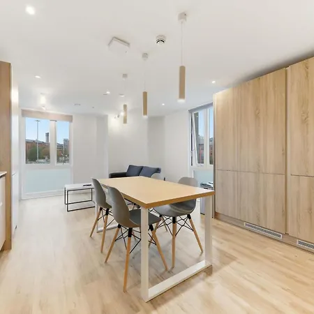 Brand New Student Only Ensuite In Leeds *